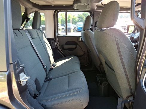 Used 2024 Jeep Wrangler Unlimited Sport AWD/4WD image 15