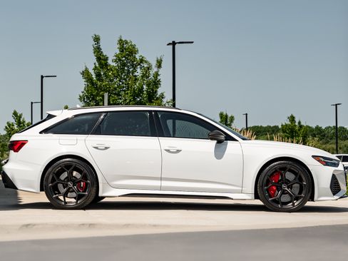 Certified 2025 Audi RS 6 performance AWD/4WD image 3