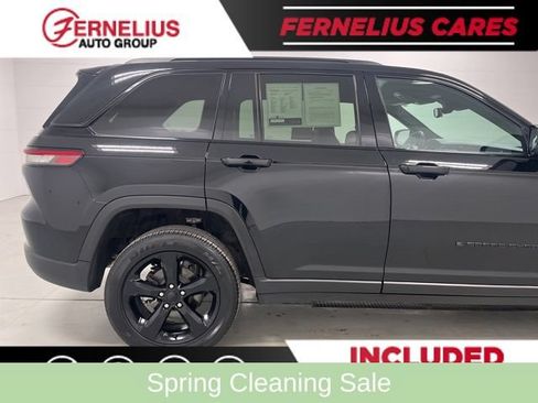 Used 2024 Jeep Grand Cherokee Altitude AWD/4WD image 8