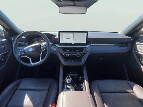 Certified 2025 Ford Explorer Platinum AWD/4WD image 9