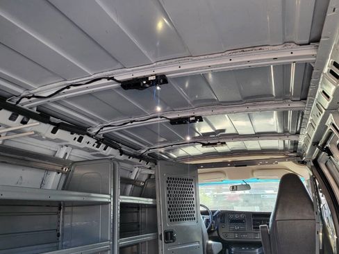 Used 2018 Chevrolet Express 2500 w/ Driver Convenience Package image 27