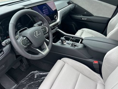 New 2026 Lexus TX 550h AWD Plug-In Hybrid image 10