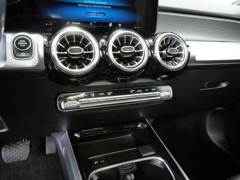 Used 2022 Mercedes-Benz GLB 250 4MATIC image 21
