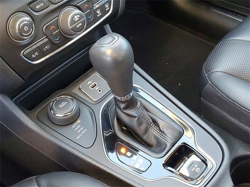 Used 2021 Jeep Cherokee Limited image 21