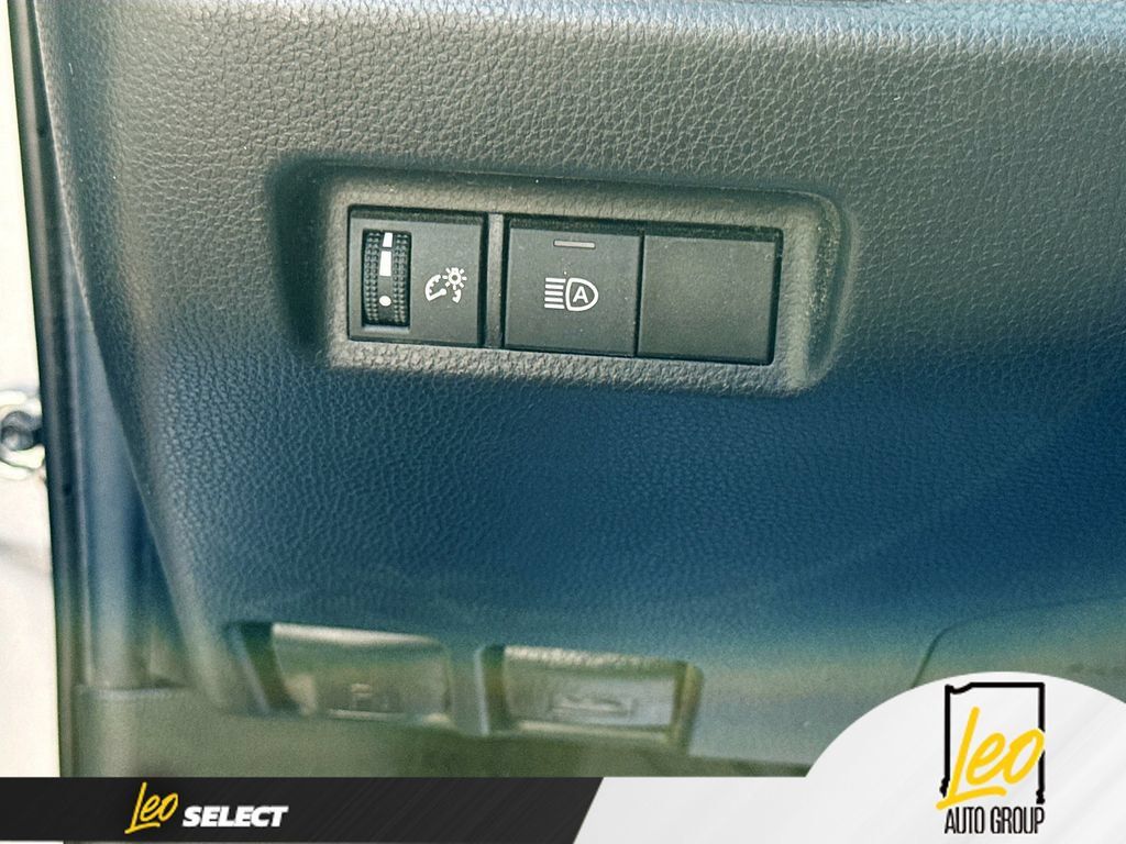 Used 2019 Toyota RAV4 XLE AWD/4WD image 12