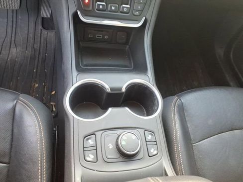 Used 2019 GMC Terrain SLT w/ Preferred Package image 16