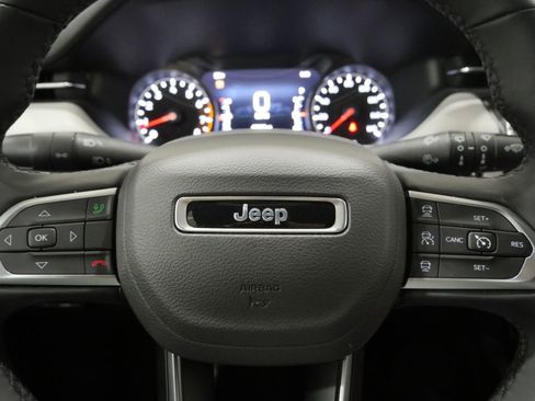 Used 2025 Jeep Compass Limited AWD/4WD image 16