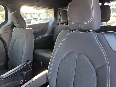 Used 2018 Chrysler Pacifica Touring Plus w/ S Appearance Package image 10