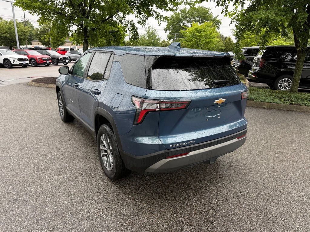Used 2026 Chevrolet Equinox LT AWD/4WD image 3
