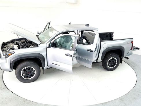 Certified 2024 Toyota Tacoma TRD Off-Road w/ TRD Off Road Upgrade Package image 18