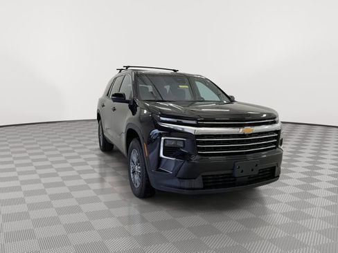 Certified 2026 Chevrolet Traverse LT w/ Enhanced Driving Package FWD image 3