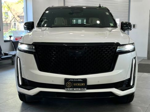 Used 2023 Cadillac Escalade ESV Premium Luxury AWD/4WD image 2