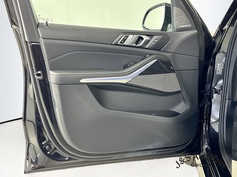 Used 2025 BMW X5 xDrive40i w/ M Sport Package image 23