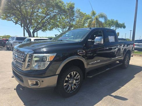 Used 2017 Nissan Titan Platinum Reserve image 11