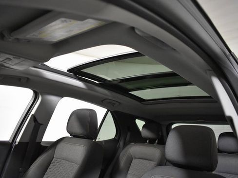 Used 2018 Chevrolet Equinox LT w/ Sun & Infotainment Package image 40