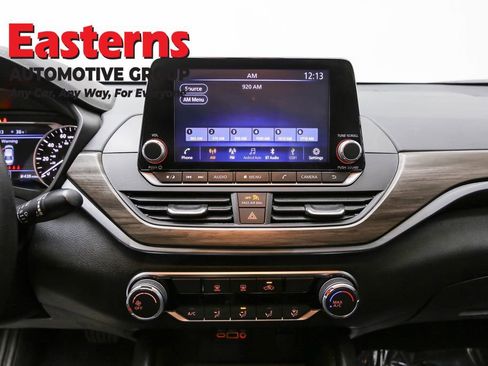 Used 2025 Nissan Altima 2.5 SV FWD image 12