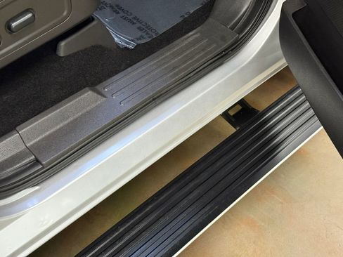 Used 2012 Lincoln Navigator L 4WD image 27