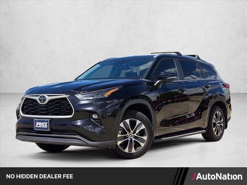 Used 2023 Toyota Highlander XLE FWD image 1