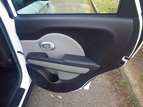 Used 2016 Kia Soul image 19