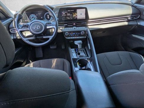 Used 2023 Hyundai Elantra SEL w/ Convenience Package FWD image 17