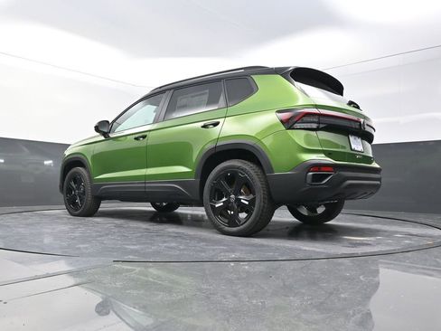 New 2026 Volkswagen Taos SE image 22