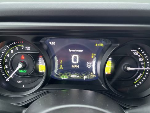 Used 2025 Jeep Wrangler Sahara image 23