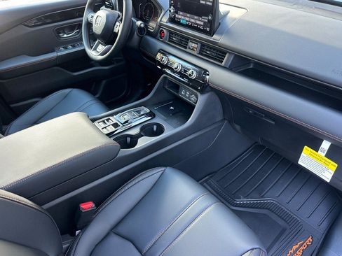 New 2025 Honda Pilot TrailSport image 14