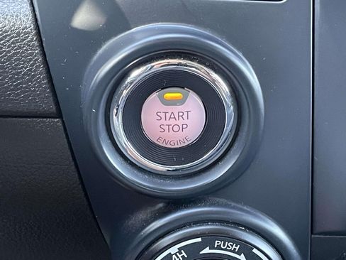 Used 2022 Nissan Titan SV image 29