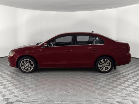 Used 2016 Volkswagen Jetta SE FWD image 2