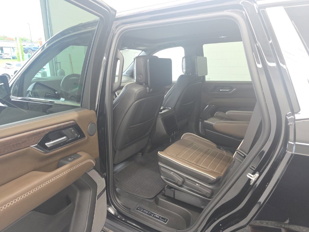 Used 2025 GMC Yukon Denali Ultimate AWD/4WD image 26