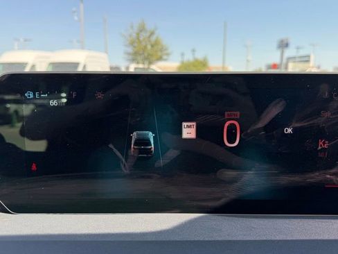 Certified 2025 Ford Expedition Platinum image 17