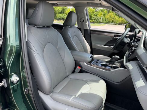 Used 2023 Toyota Highlander Platinum AWD/4WD image 21