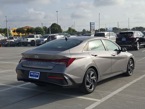 Used 2024 Hyundai Elantra Limited FWD image 3