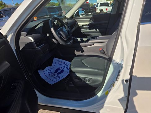 Used 2025 Toyota Grand Highlander AWD image 7