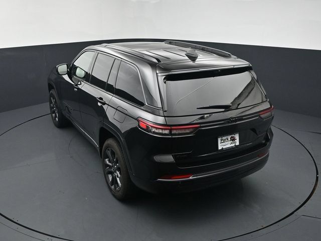 Used 2026 Jeep Grand Cherokee Limited AWD/4WD image 16