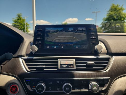 Used 2019 Honda Accord Touring image 21