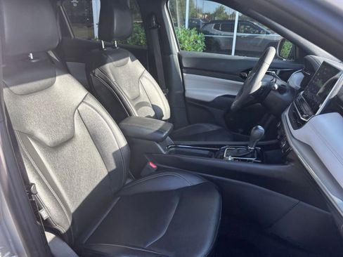 Used 2025 Jeep Compass Limited AWD/4WD image 37