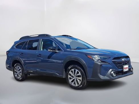 Used 2025 Subaru Outback Premium image 1