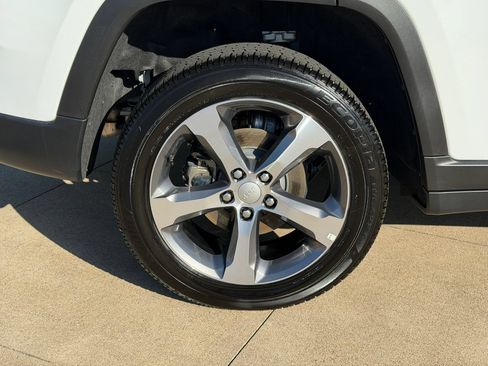Used 2026 Jeep Grand Cherokee Limited RWD image 8