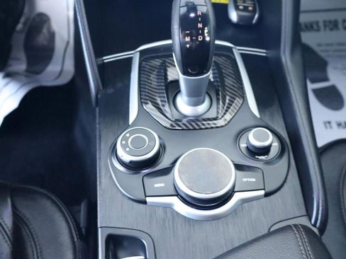 Used 2018 Alfa Romeo Giulia RWD image 18