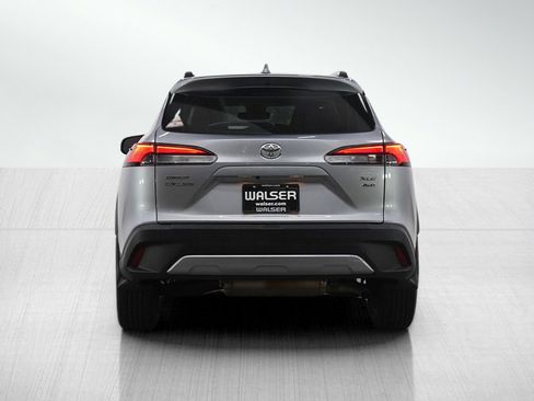 Used 2022 Toyota Corolla Cross XLE image 4