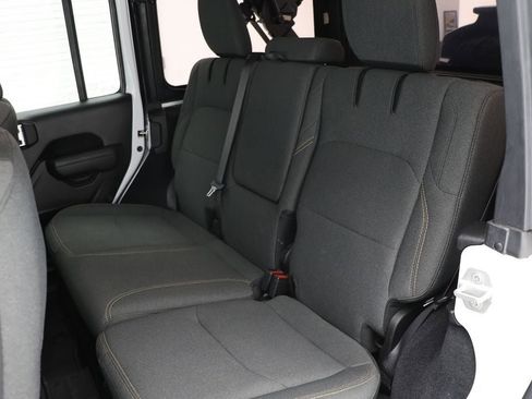 Used 2024 Jeep Wrangler Unlimited image 13