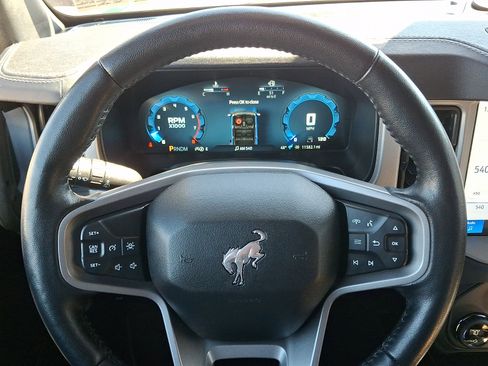 Certified 2025 Ford Bronco Outer Banks w/ Black Appearance Package image 19