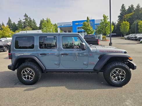 Used 2025 Jeep Wrangler Unlimited Rubicon w/ Convenience Group AWD/4WD image 4