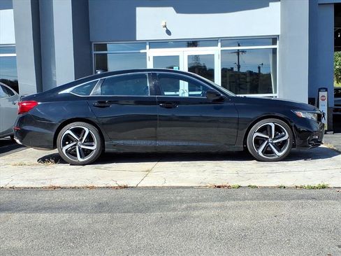 Used 2019 Honda Accord Sport image 2