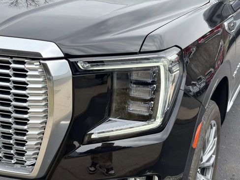 Used 2021 GMC Yukon XL Denali w/ Denali Premium Package image 10