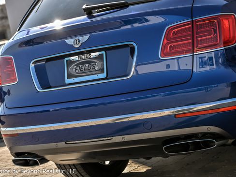 Used 2017 Bentley Bentayga image 14