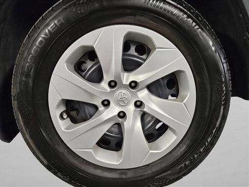 Used 2020 Toyota RAV4 LE image 22