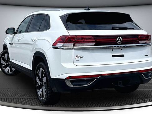 Used 2024 Volkswagen Atlas Cross Sport SE AWD/4WD image 4
