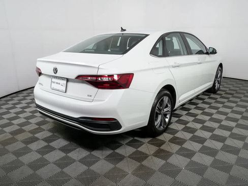 Used 2023 Volkswagen Jetta SE image 6